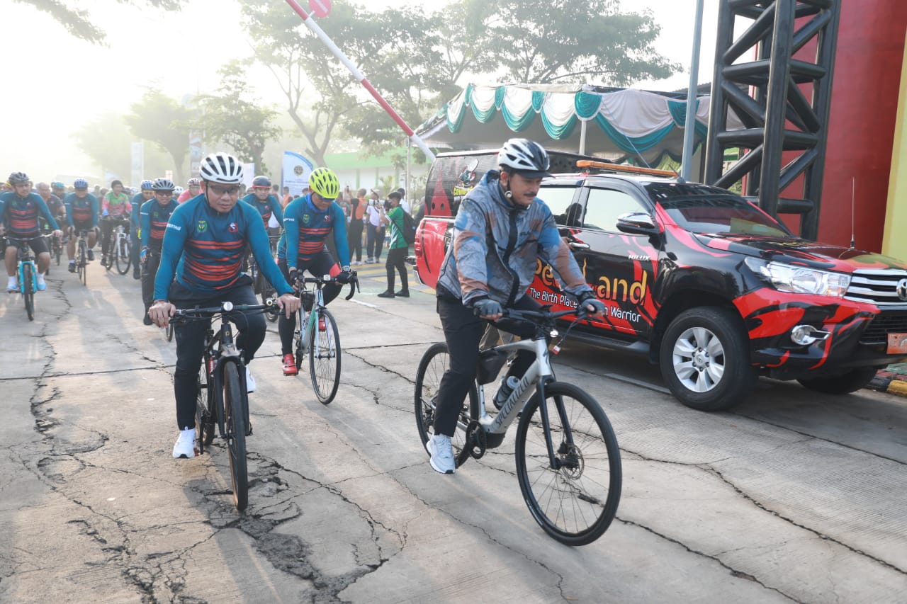 Foto 10 dari 16: Gowes Buka Event Jiwa Korsa BPSDMP PPI Madiun, Wali Kota Harap Masukan Untuk Pembangunan Kota