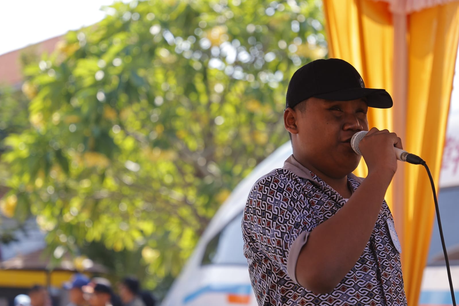 Foto 4 dari 5: Difabel Ikut Bernyanyi Meriahkan HJM, Wali Kota Maidi: Dunia Bisa Digenggam Siapa Saja