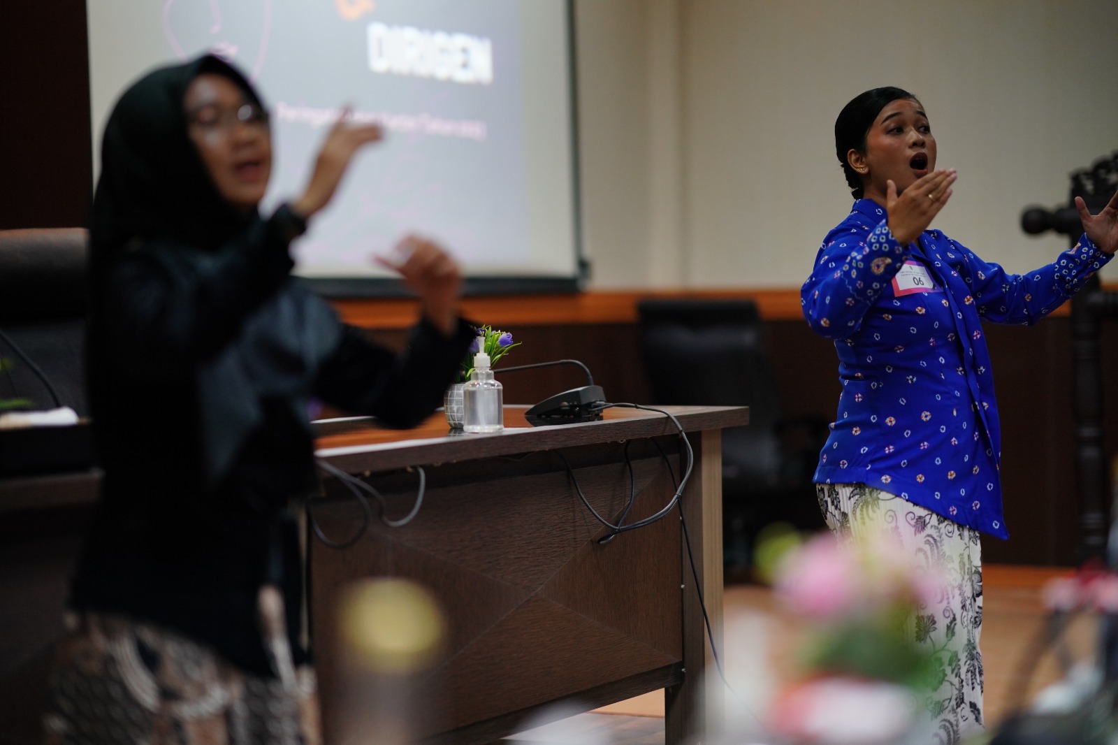 Foto 2 dari 10: Peringati Hari Kartini, Pemkot Gelar Lomba Petugas Dirigen dan MC