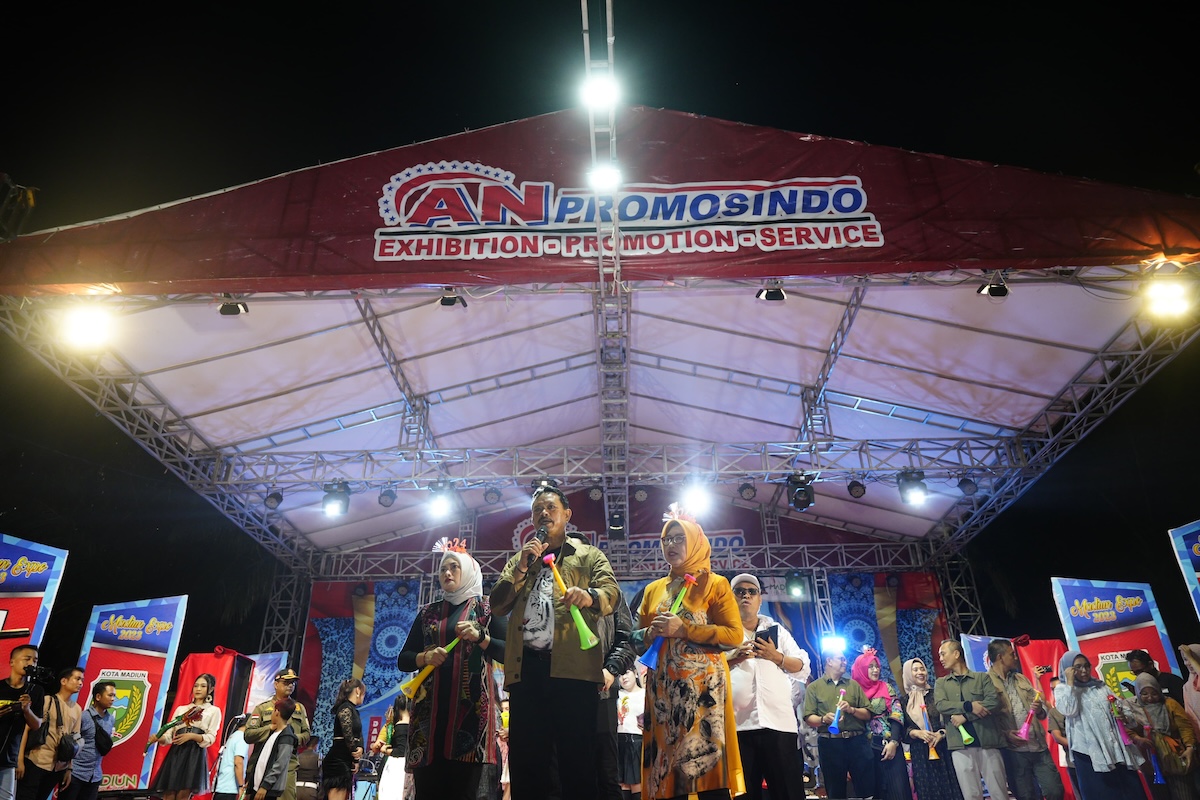 Foto 5 dari 8: Pantau Kamtibmas Malam Pergantian Tahun, Wali Kota: Kesuksesan Tahun Lalu Jadi Tolak Ukur Kesuksesan Tahun Ini