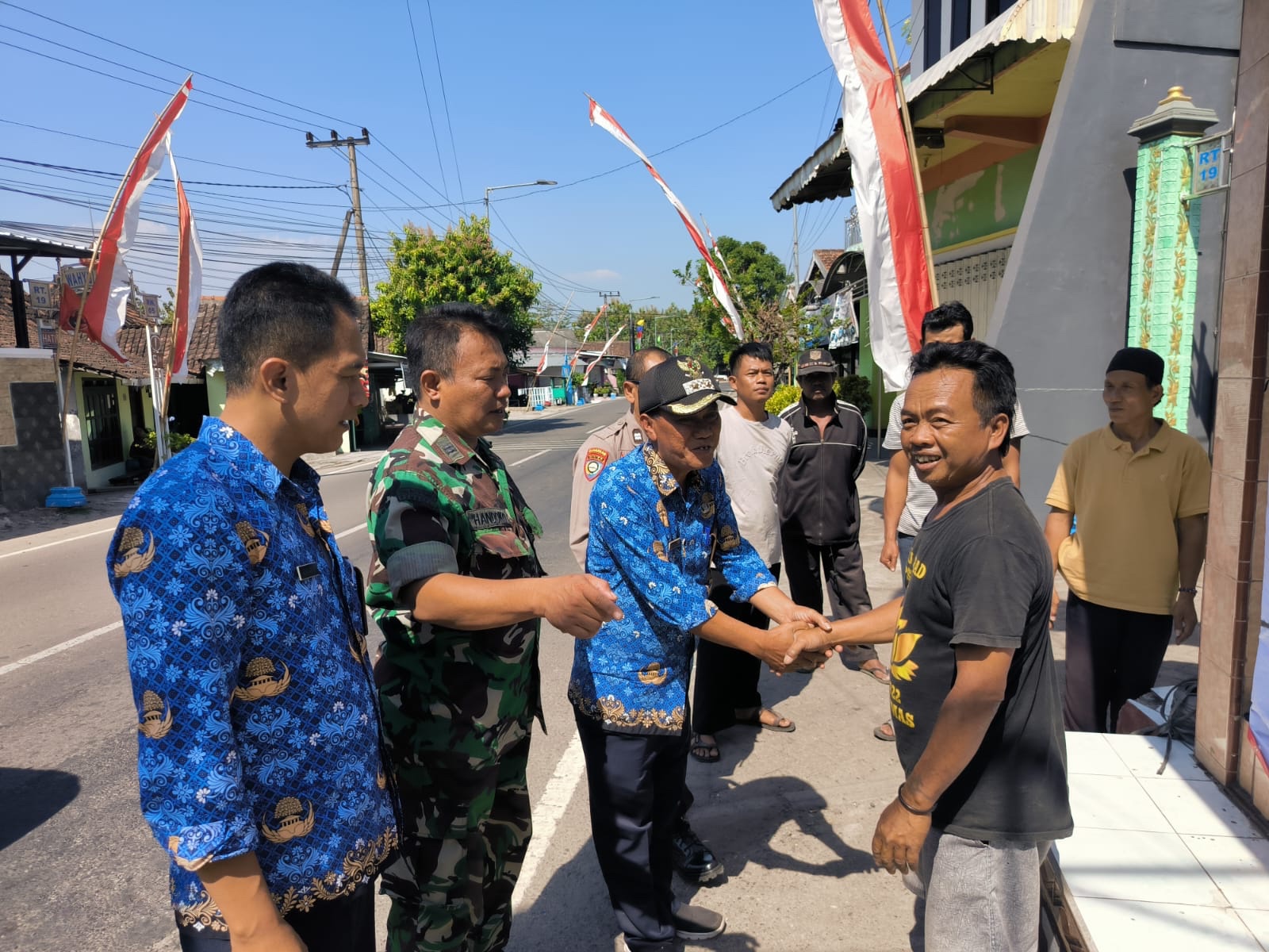 Foto 3 dari 6: Wujudkan Komitmen Kamtibmas Di Kota Madiun, Pendekar Di Kelurahan Manguharjo Tutup Tugu Perguruan Pencak Silat