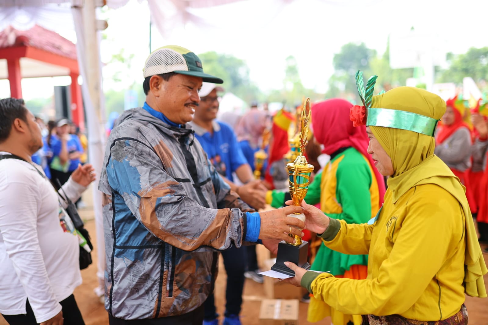 Foto 4 dari 7: Senam Lansia Peringatan Hari Ibu, Wali Kota: Lansia Harus Sehat dan Rukun