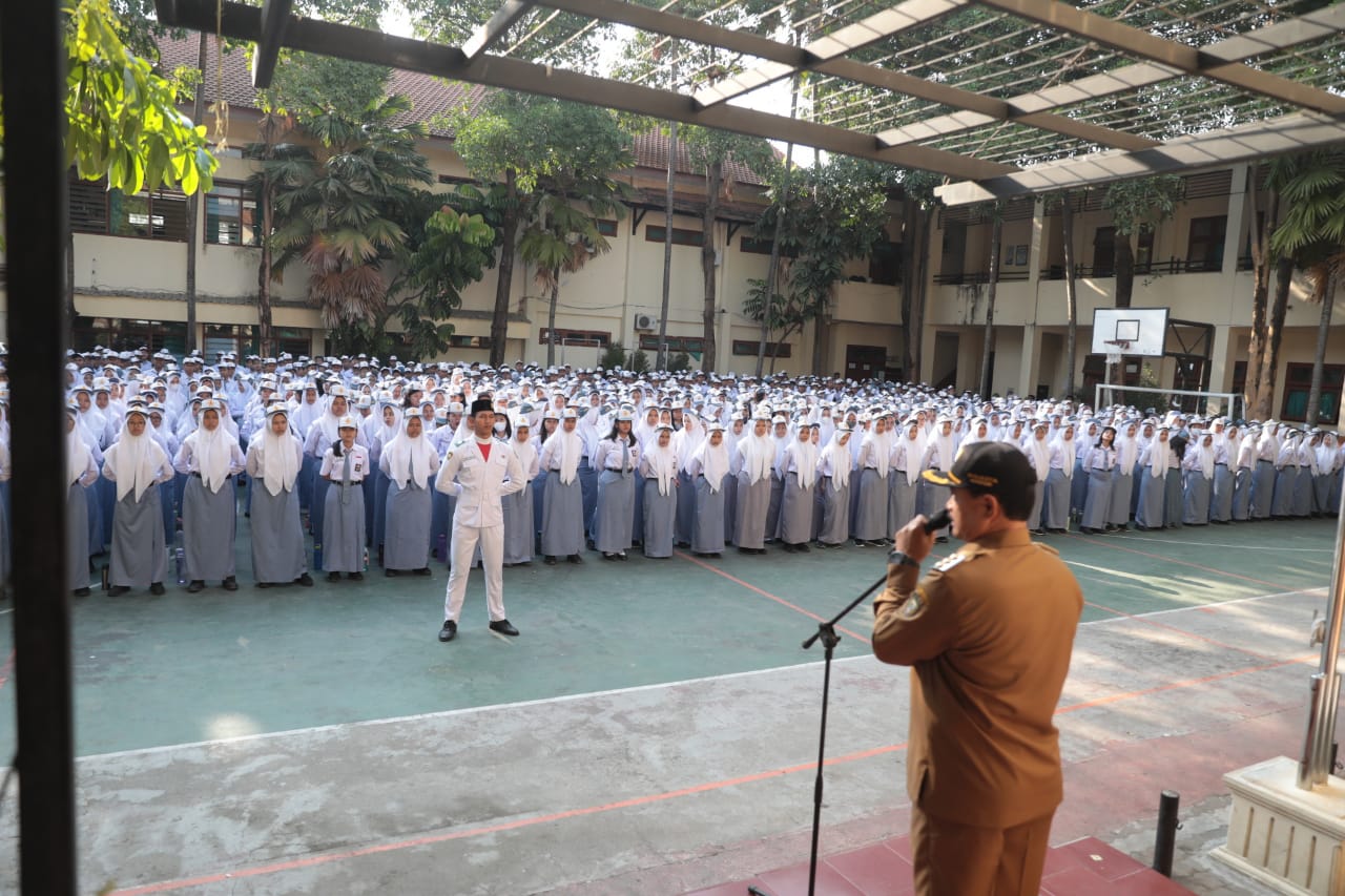 Foto 3 dari 11: Jadi Pembina Upacara di SMADA, Wali Kota: Banyak Alumni Sini yang Sukses di Berbagai Negara