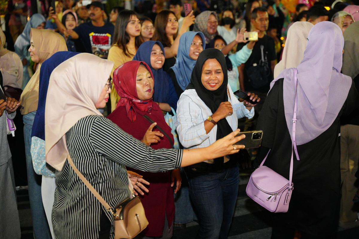 Foto 7 dari 19: Meriahnya CFN, Santap Nasi Goreng Gratis Hingga Menikmati Pertunjukkan Barongsai