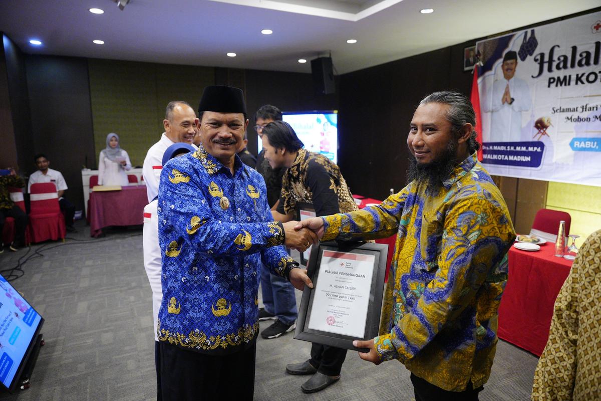 Hadiri Musyawarah Kerja dan Halal Bihalal PMI, Wali Kota Beri Penghargaan Bagi Pendonor