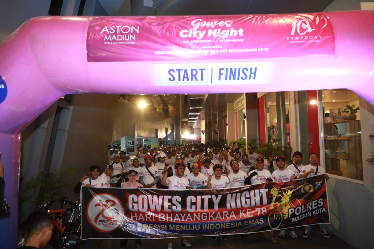 Foto 4 dari 11: Tak Hanya Peringati Hari Jadi, Gowes City Night Jadi Ajang Olahraga dan Promosi Kota