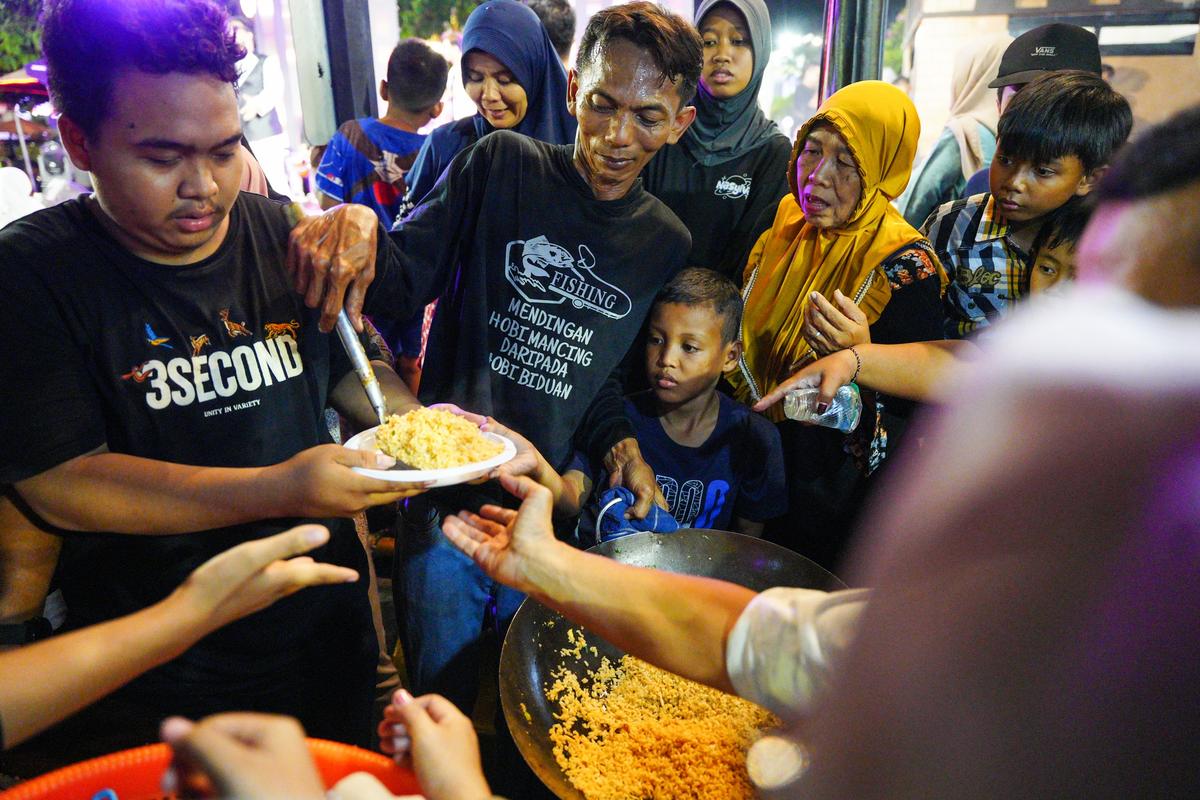 Foto 4 dari 19: Meriahnya CFN, Santap Nasi Goreng Gratis Hingga Menikmati Pertunjukkan Barongsai