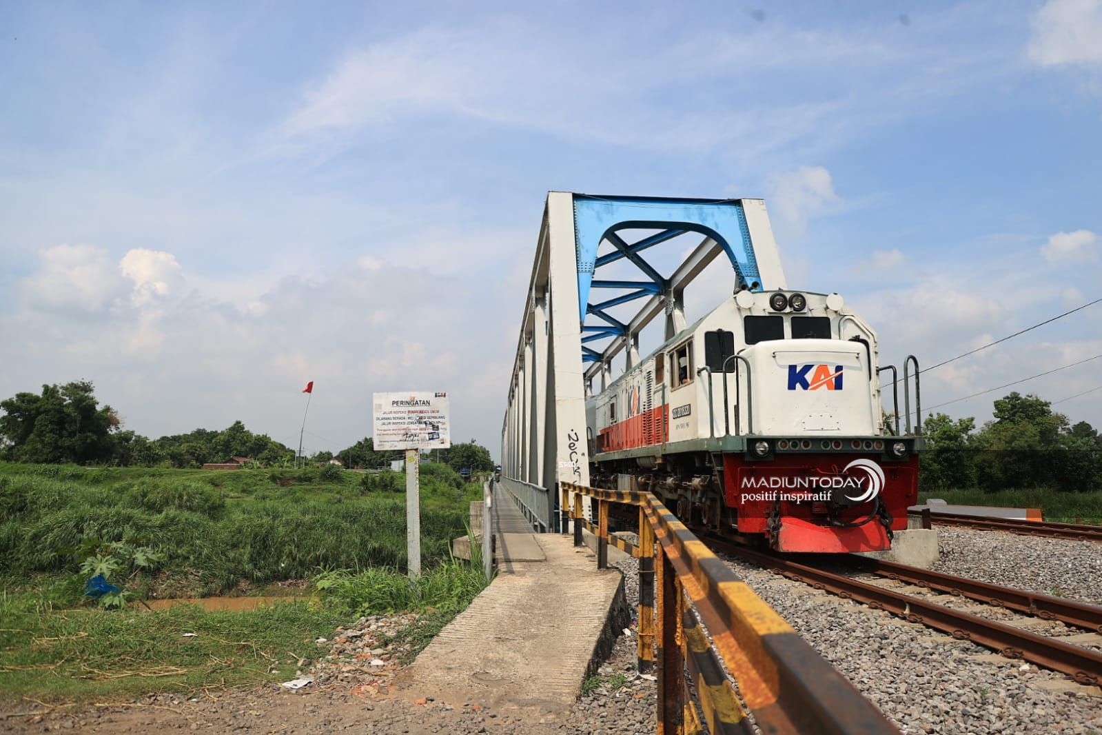 Foto 2 dari 5: Jembatan Legend Penghubung Winongo dan Madiun Lor