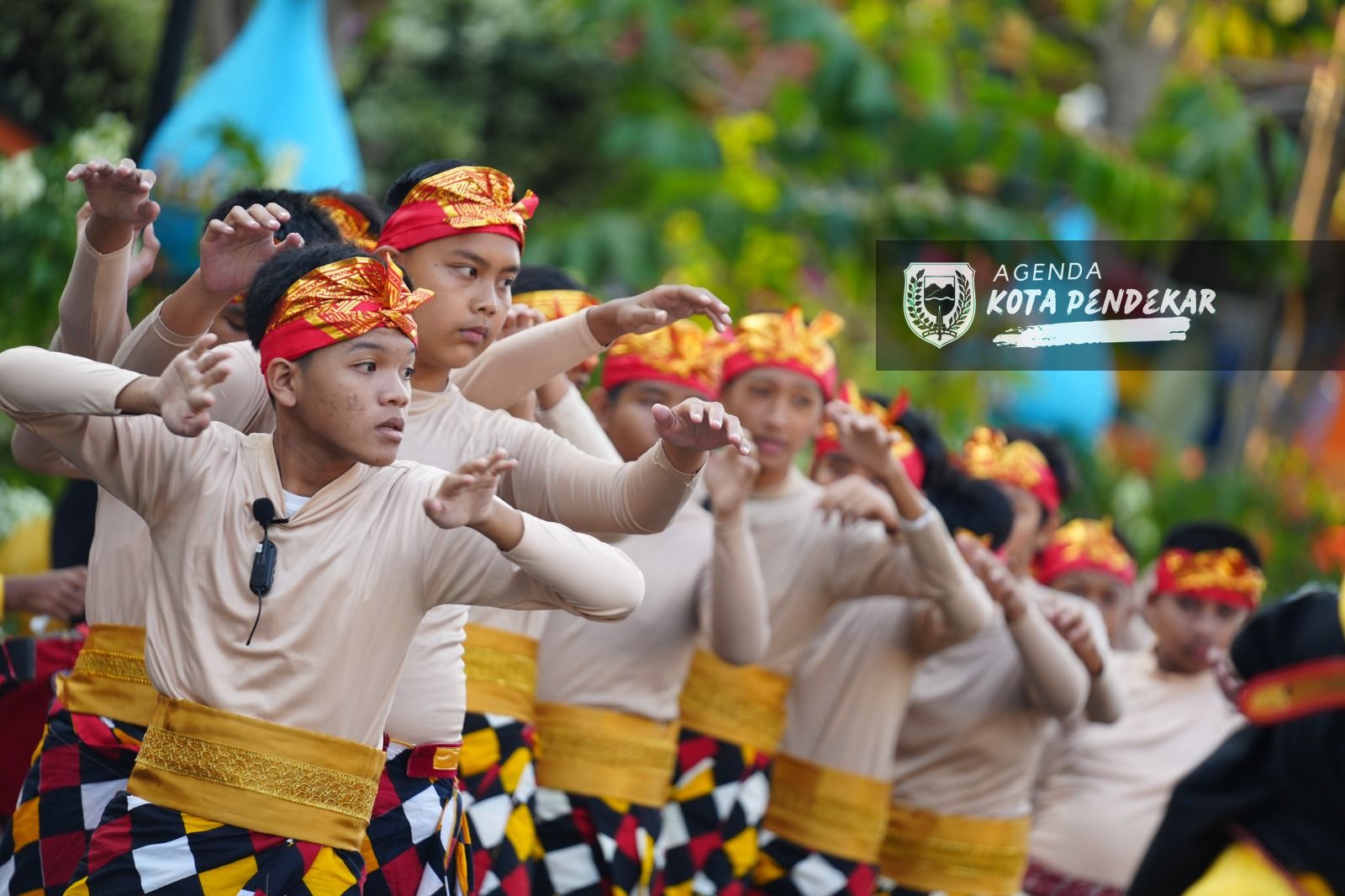 Foto 2 dari 8: Tari Kecak Hingga Ogoh-ogoh Bali Unjuk Kebolehan Dalam Parade Senja