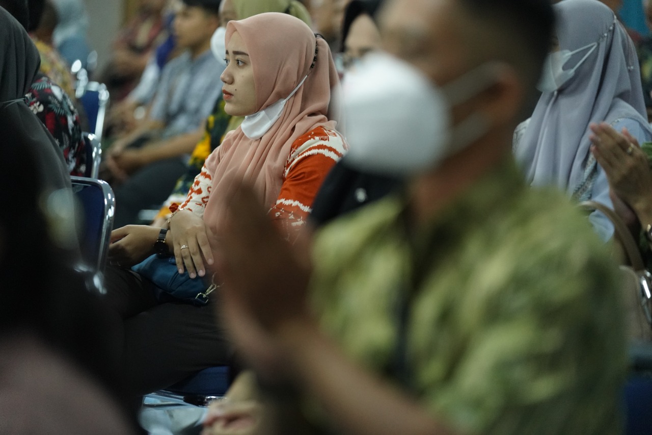 Foto 10 dari 10: Beri Arahan Perangkat Kelurahan dan Kecamatan di Kartoharjo, Wali Kota Pesan Produktif dalam Jalankan Tugas