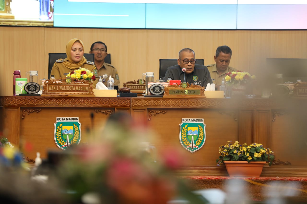 Foto 2 dari 9: Pemkot Madiun Mulai Bahas Tiga Raperda Inisiatif DPRD Melalui Sidang Paripurna