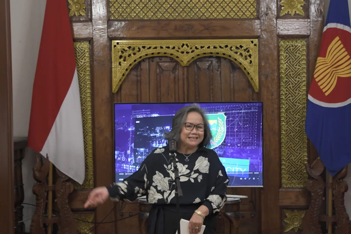 Foto 5 dari 8: Silaturahmi dengan Warga Indonesia di Praha, Wali Kota Juga Bernostalgia dengan Warga Madiun di Sana