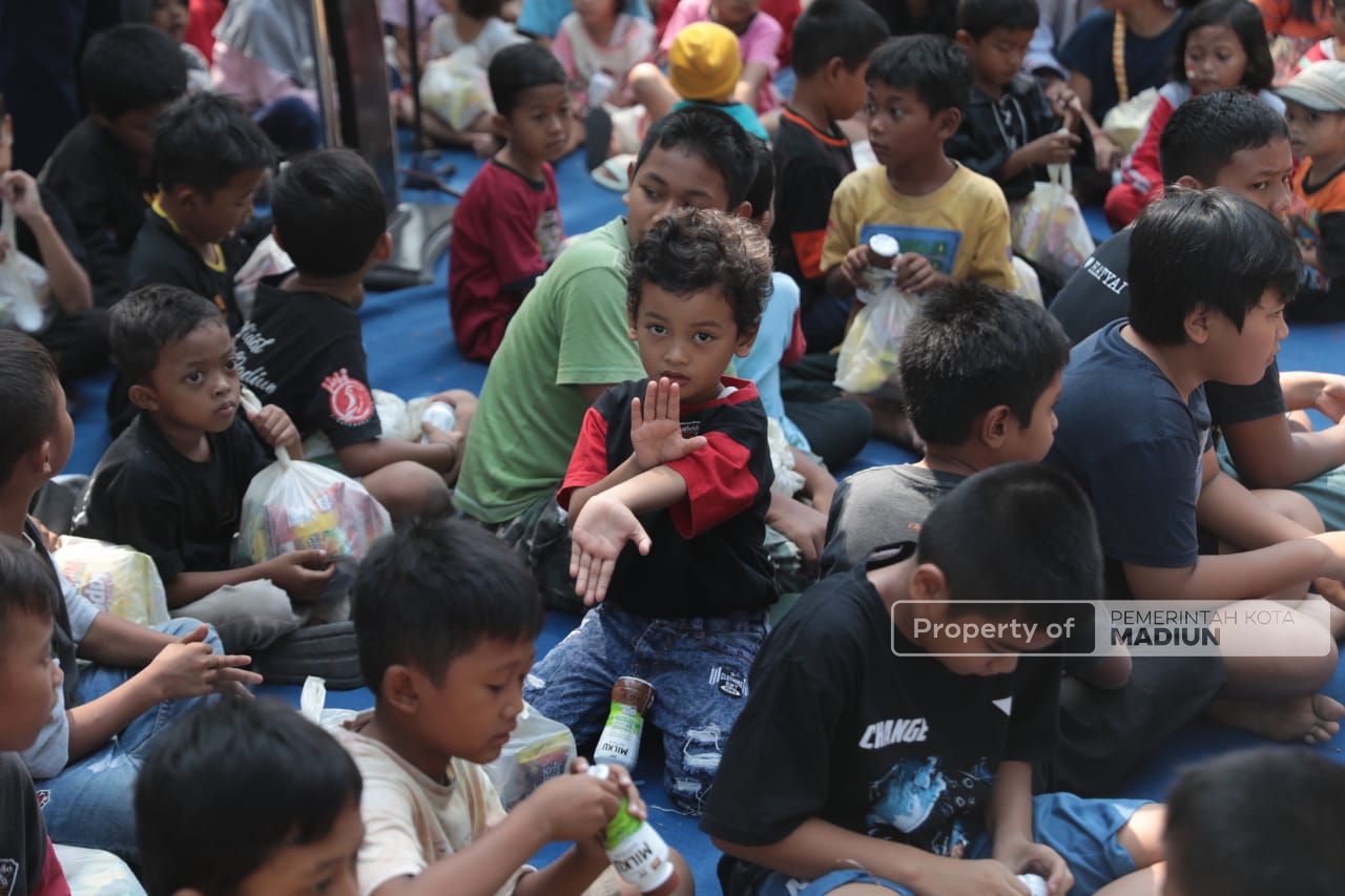 Foto 12 dari 14: PSHWTM Peringati HUT Kemerdekaan dengan Berbagi, Wali Kota Apresiasi