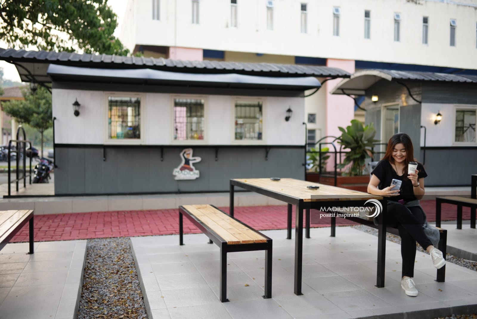 Asyiknya Bersantai Di Coffee Sport Center Stadion