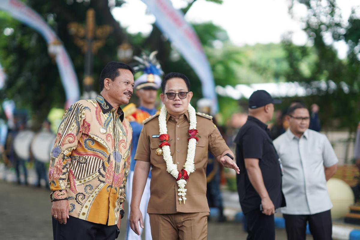 Foto 1 dari 9: Wali Kota Beri Apresiasi Penandatanganan Perjanjian Kerjasama Pemrov Jatim dan TNI AU