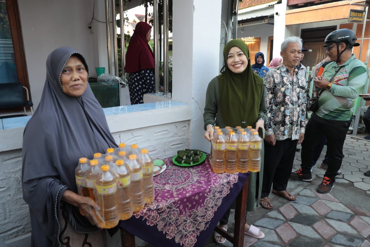 Foto 6 dari 16: Gowes Kecamatan Taman, Wali Kota Cek Pembangunan Hingga Ke Gang Kecil