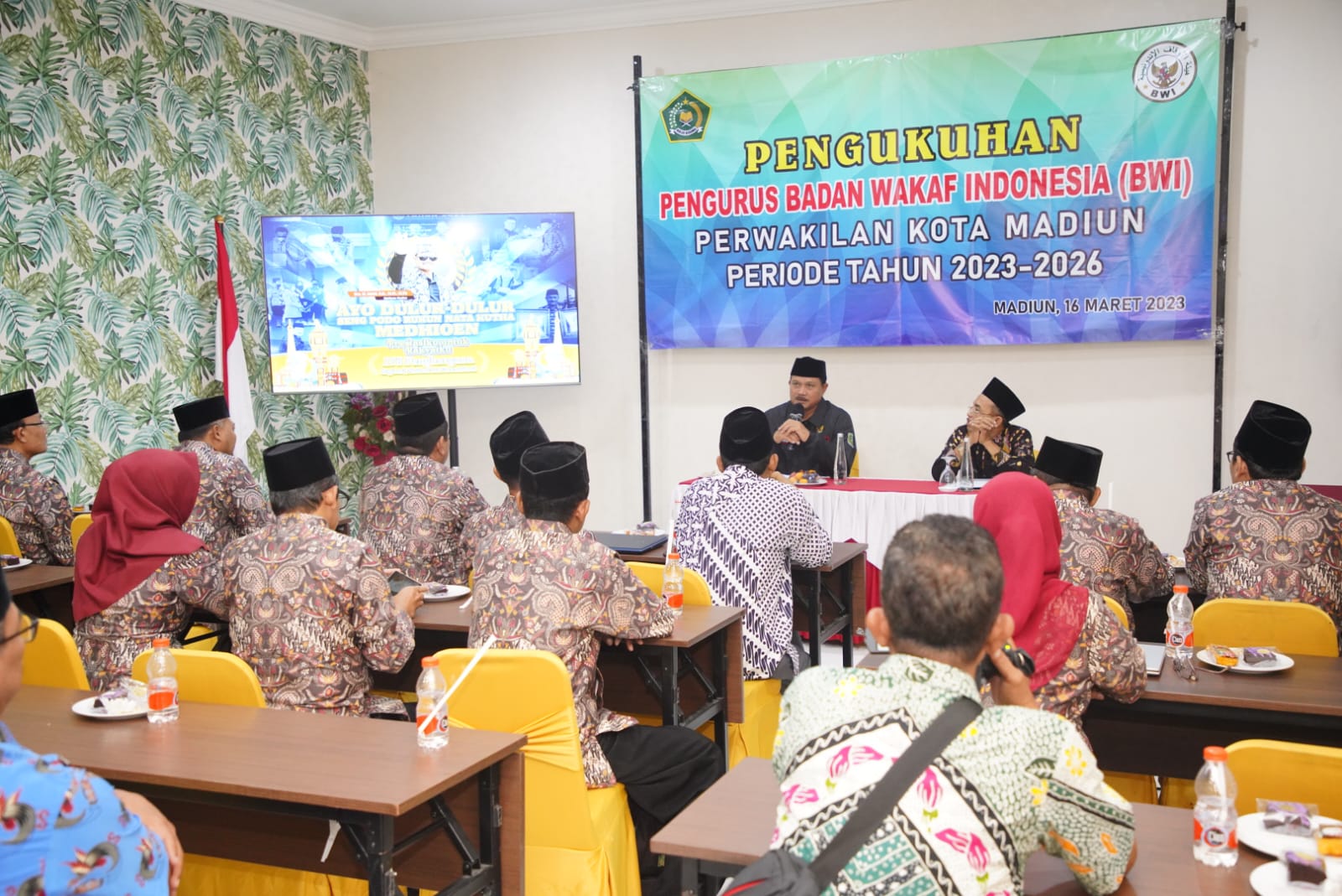 Foto utama berita: Hadiri Pengukuhan Pengurus BWI Kota Madiun, Wali Kota Amanatkan Bantu Masjid yang Belum Diwakafkan