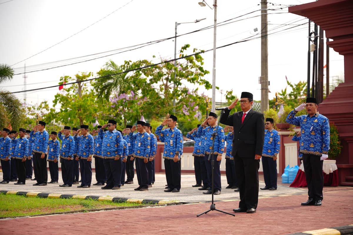 Foto utama berita: Upacara Hari Pahlawan di TMP, Sekda Kota Madiun: Loyalitas ASN Untuk Negara Harus Seperti Pahlawan