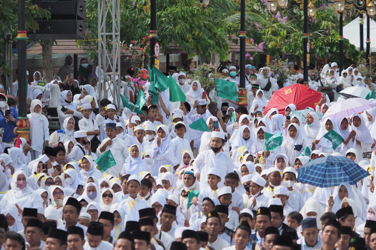 Foto 5 dari 17: Pengajian Akbar Peringatan Hari Santri Berlangsung Meriah, Wali Kota Sampaikan Apresiasi Kepada Jamaah