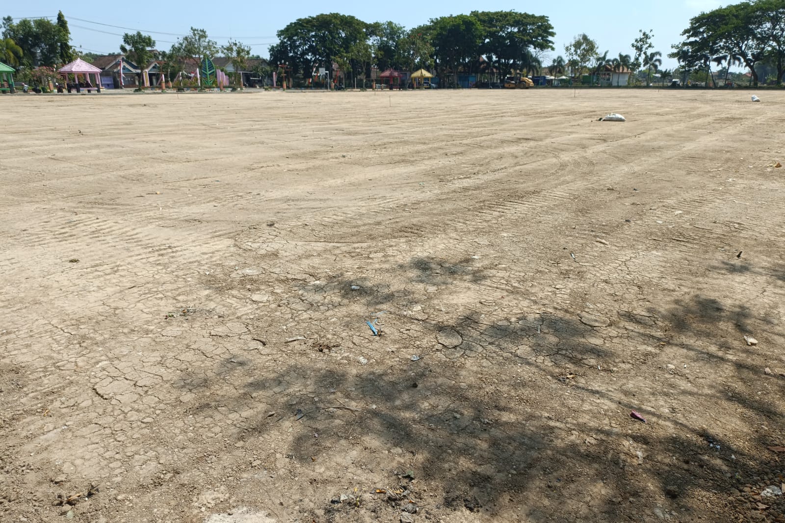 Foto 4 dari 4: Sarana Olahraga Juga Direhabilitasi, Ada Tiga Lapangan Sepak Bola yang Dikerjakan Tahun Ini