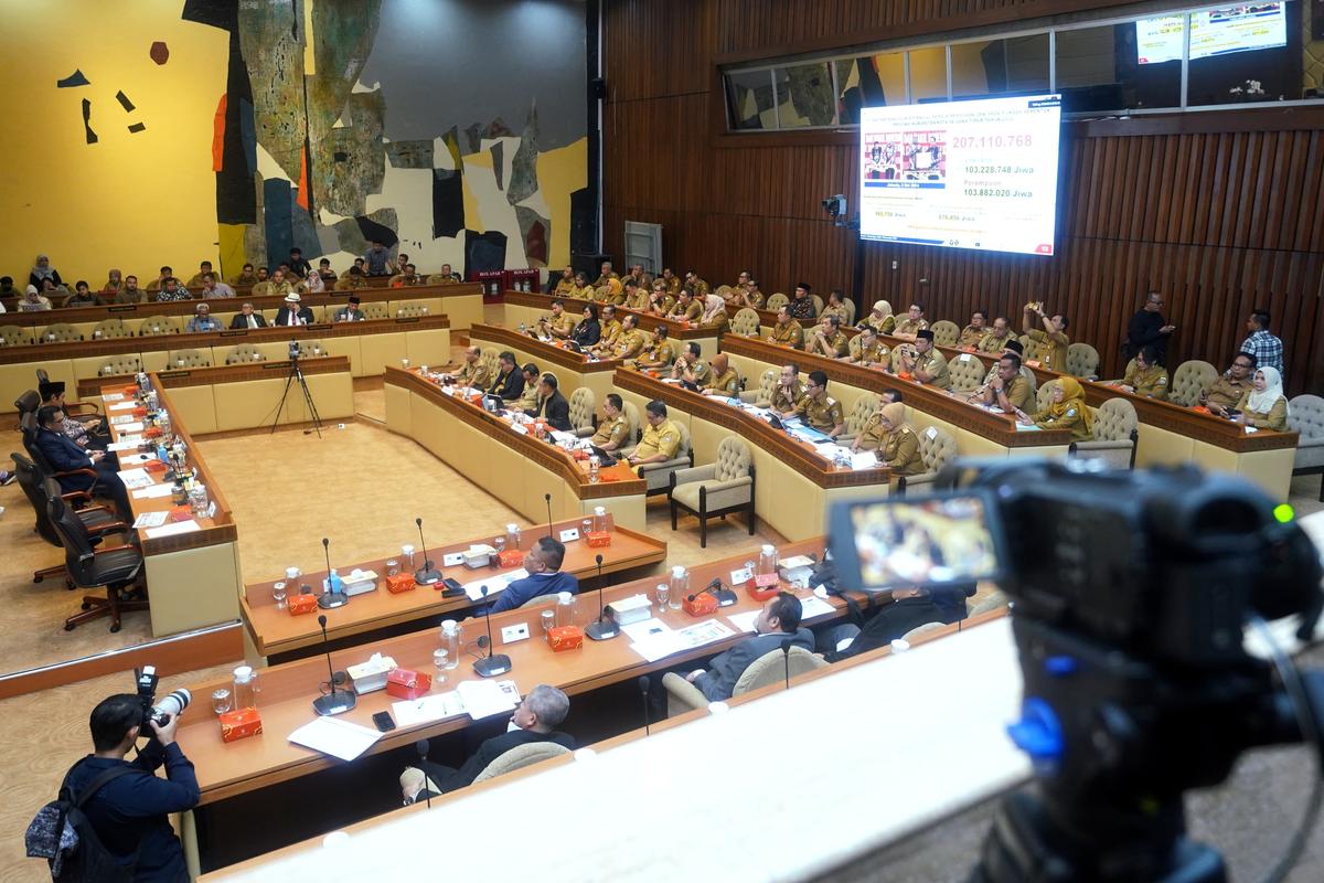 Foto 11 dari 14: Pj Wali Kota Ikuti Rapat Kerja dan RDP Bersama Komisi II DPR RI, Bahas Persiapan dan Kesiapan Pilkada