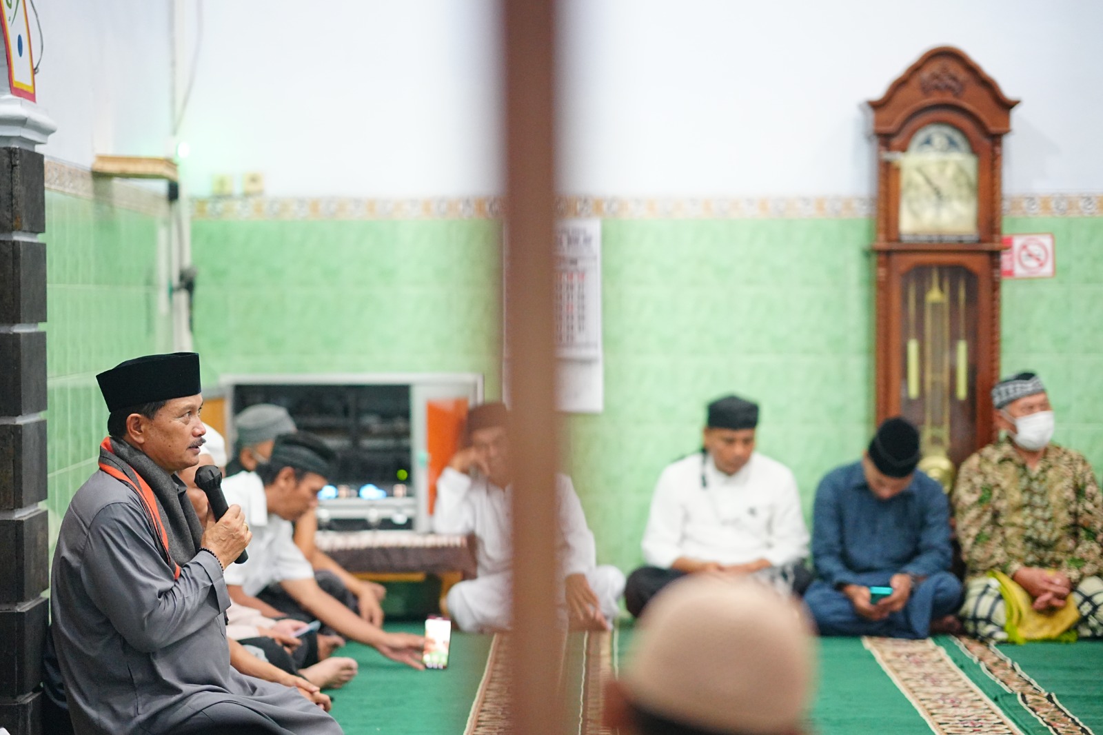 Foto 3 dari 10: Lewat Shalat Isya Berjamaah, Wali Kota Ajak Warga Dukung Pembangunan Kota