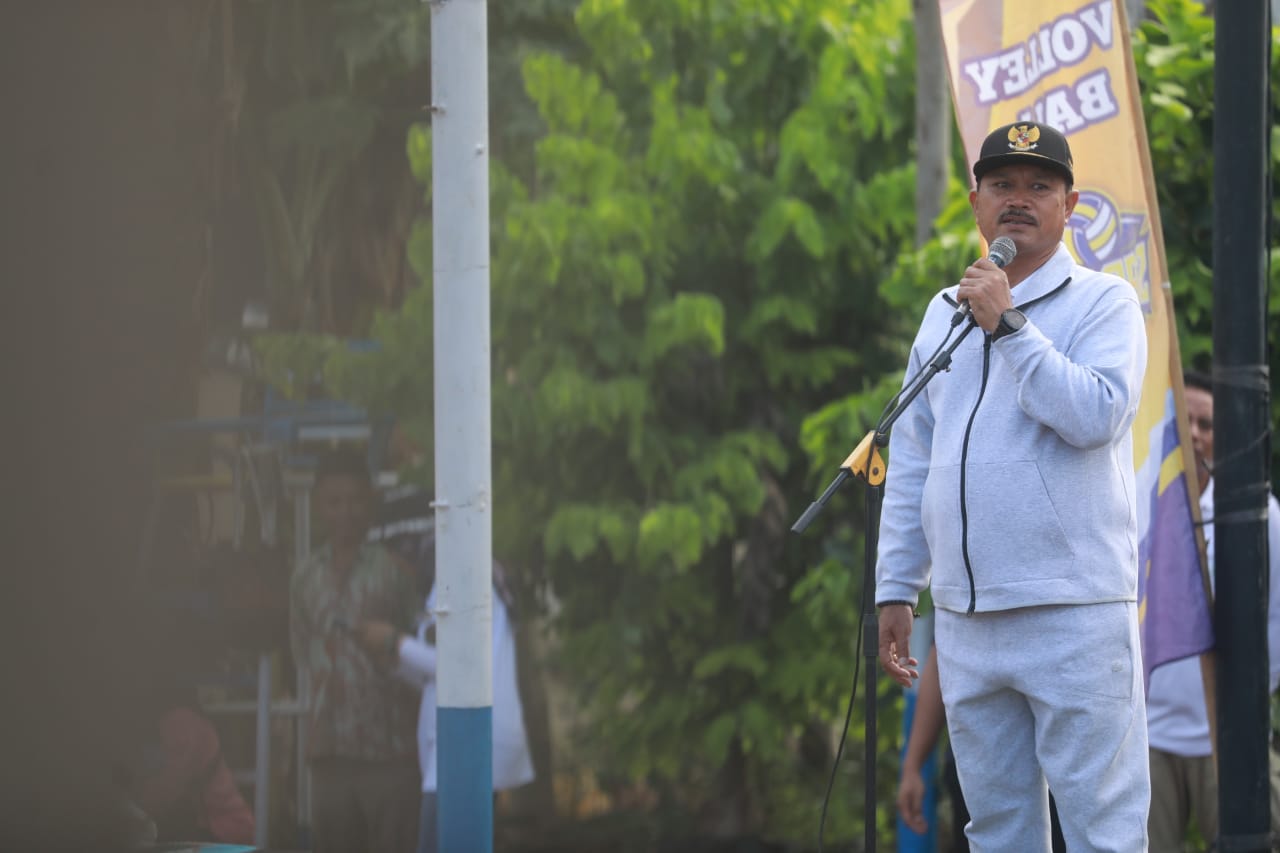Foto 10 dari 14: Hadiri HUT Sabiya Volley Club, Wali Kota Beri Ucapan Selamat Dan Salurkan Santunan Bagi Warga Membutuhkan