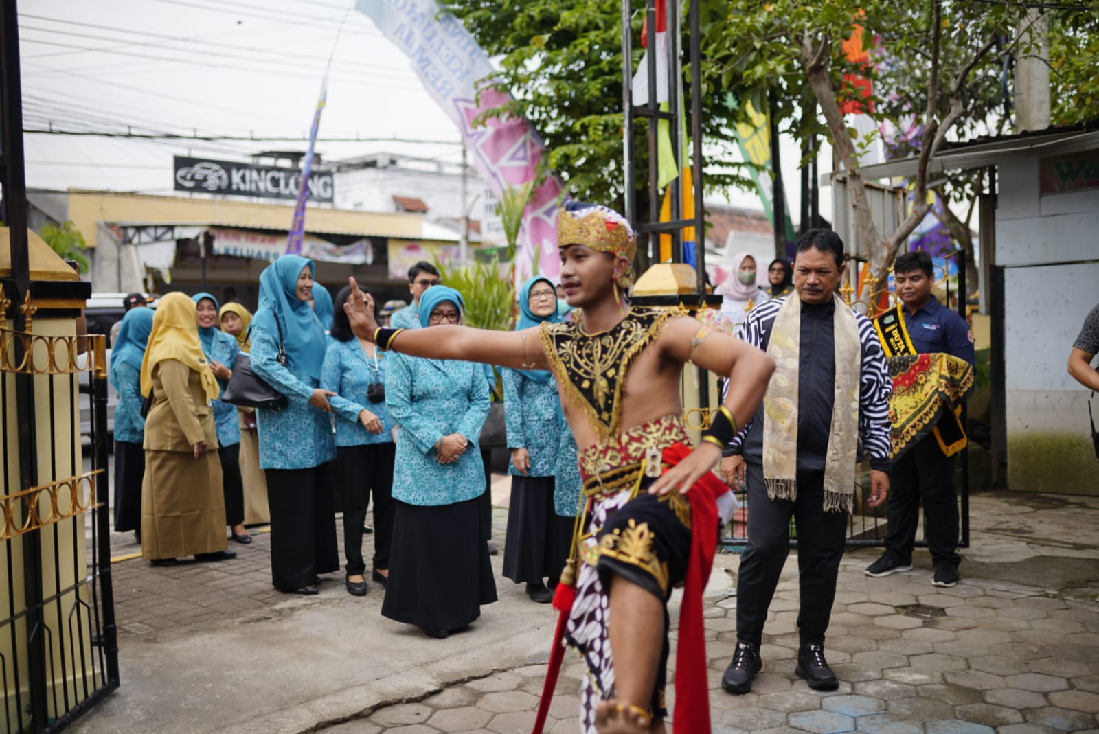Foto 10 dari 10: Sambut Juri Lomba PKK Sehat Lestari Berencana, Wali Kota Paparkan Komitmen Kota Madiun Untuk Jaga Lingkungan Bersih Dan Sehat