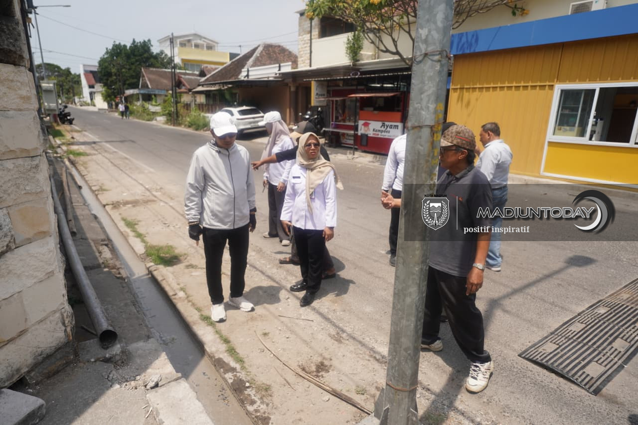 Foto 3 dari 13: Madiun Darurat Drainase, Plt Wali Kota Minta Data Drainase Seluruh Kota Untuk Dikaji Minggu Ini