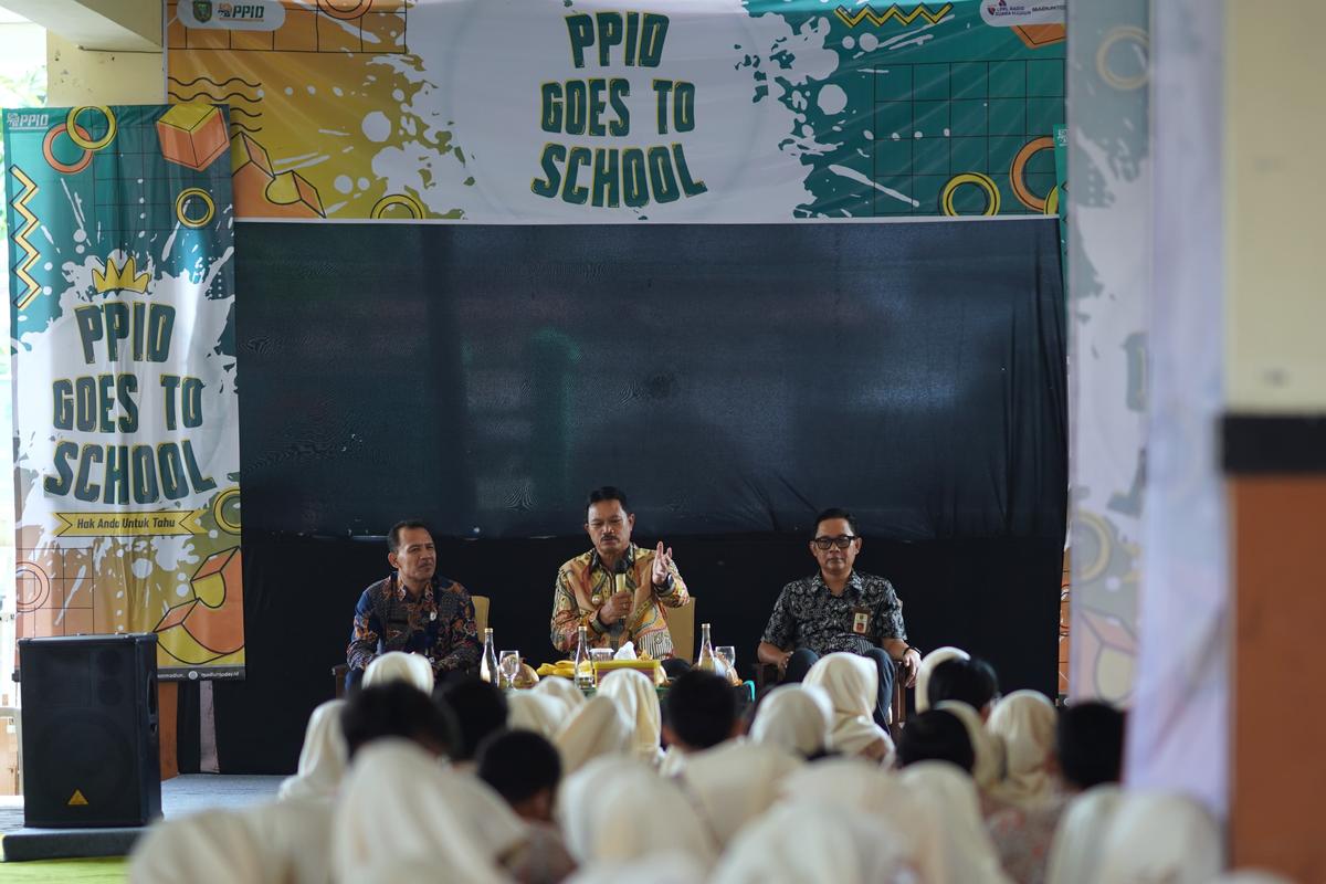 Foto 2 dari 9: Beri Materi PPID Goes to School, Wali Kota Sampaikan Pentingnya Informasi Bagi Kalangan Pelajar