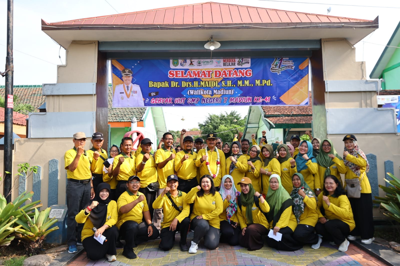Foto 8 dari 10: Hadiri HUT SMPN 7, Wali Kota Harap Prestasi Makin Unggul