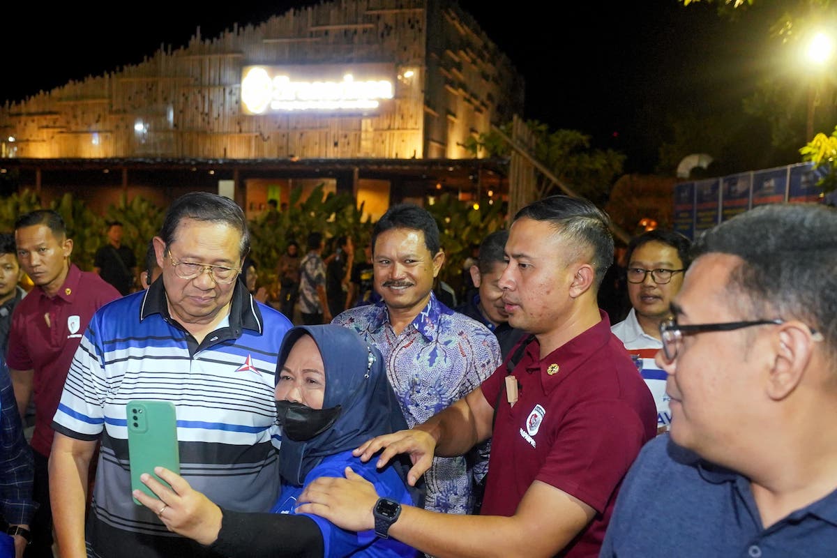 Foto 8 dari 9: Wali Kota Sambut Kedatangan SBY Di Kota Madiun
