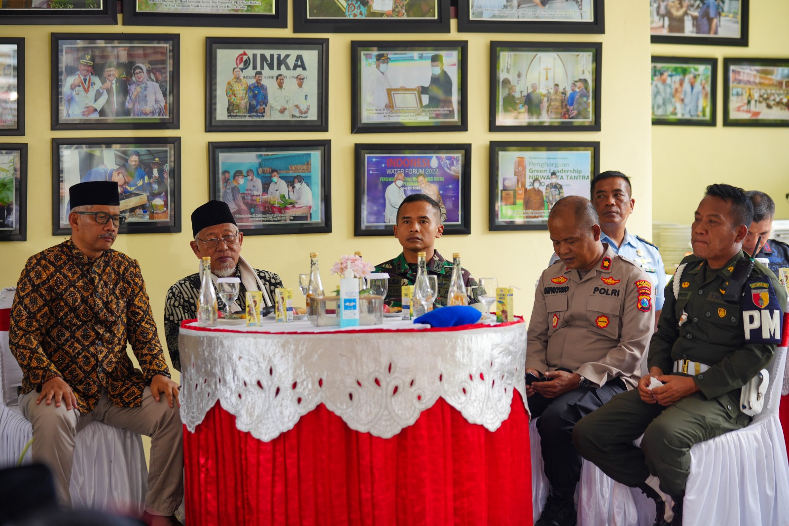 Foto 3 dari 10: Silaturahmi dengan Perguruan Pencak Silat, Wali Kota Ingin Kemas Pencak Silat dalam Paket Wisata