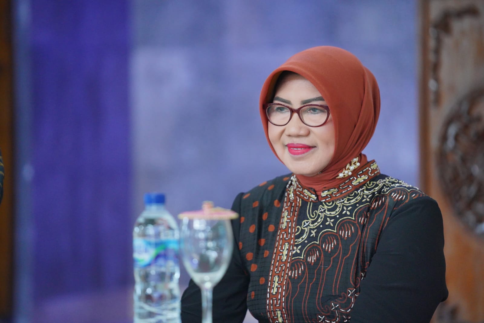 Foto 3 dari 10: Wali Kota Salurkan Tali Asih hingga Tawarkan Mabour untuk Ibu-Ibu Pengajian