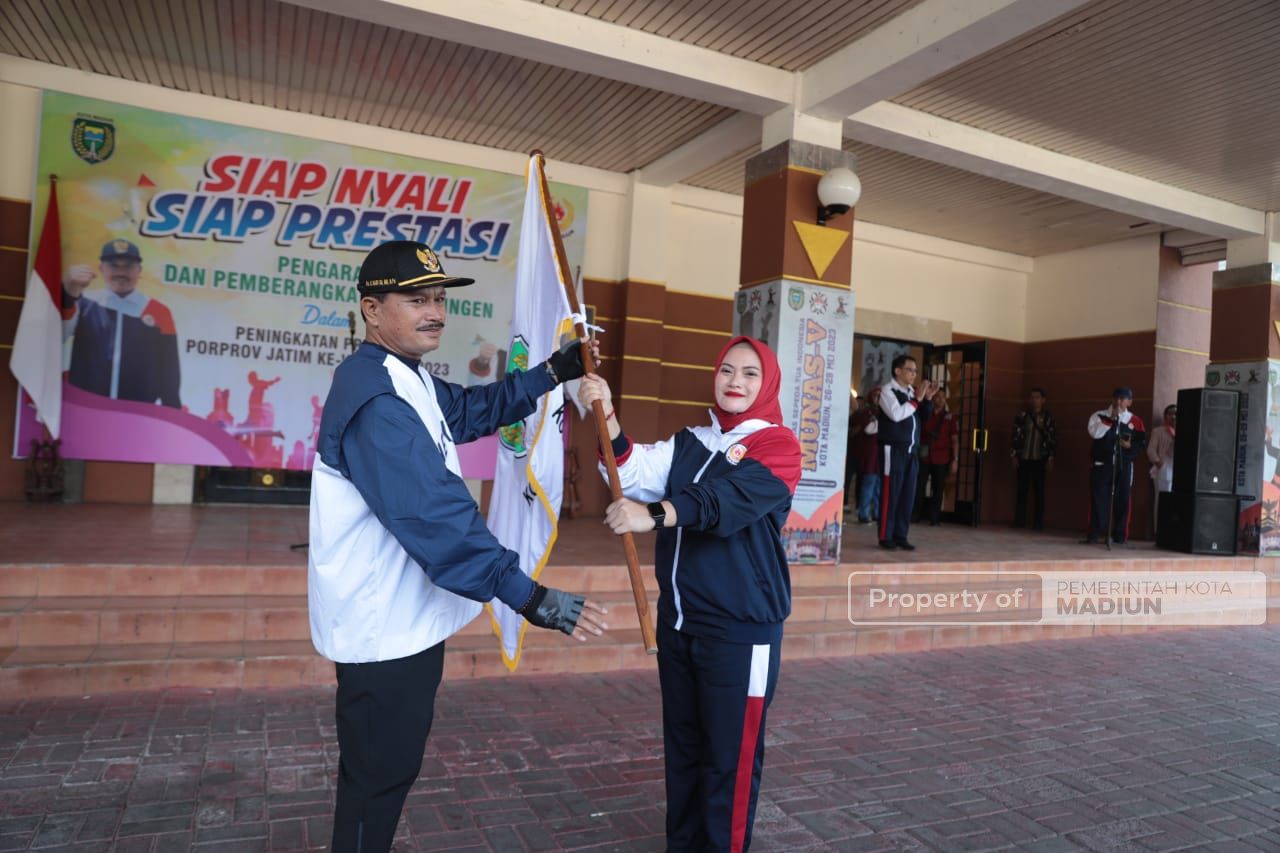 Foto 4 dari 9: Lepas Kontingen Madiun Menuju Porprov VIII Jatim, Wali Kota Targetkan Masuk 10 Besar