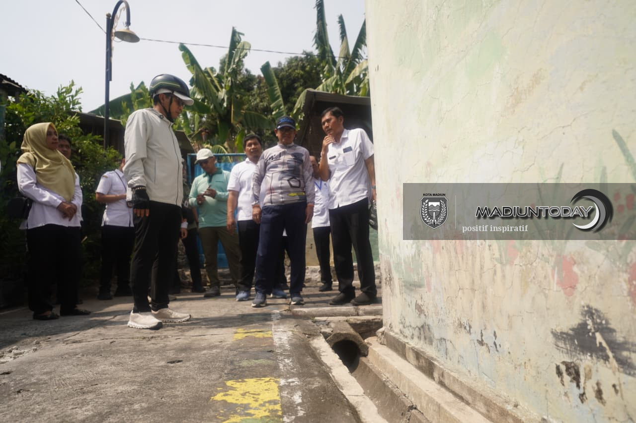 Foto 10 dari 13: Madiun Darurat Drainase, Plt Wali Kota Minta Data Drainase Seluruh Kota Untuk Dikaji Minggu Ini