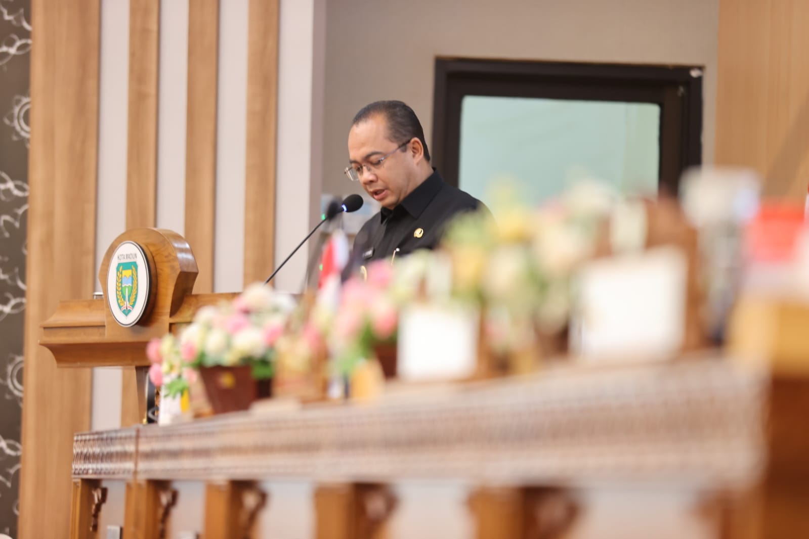 Foto 2 dari 9: Hadiri Rapat Paripurna, Pj Wali Kota Sampaikan Jawaban Atas Pemandangan Umum Fraksi DPRD Untuk Raperda APBD 2025
