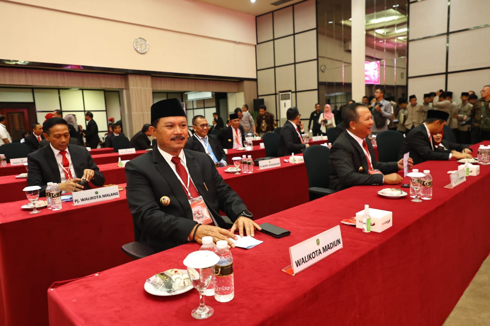Foto utama berita: Bersama Gubernur Khofifah, Wali Kota Hadiri RUPS Bank Jatim Tahun Buku 2023