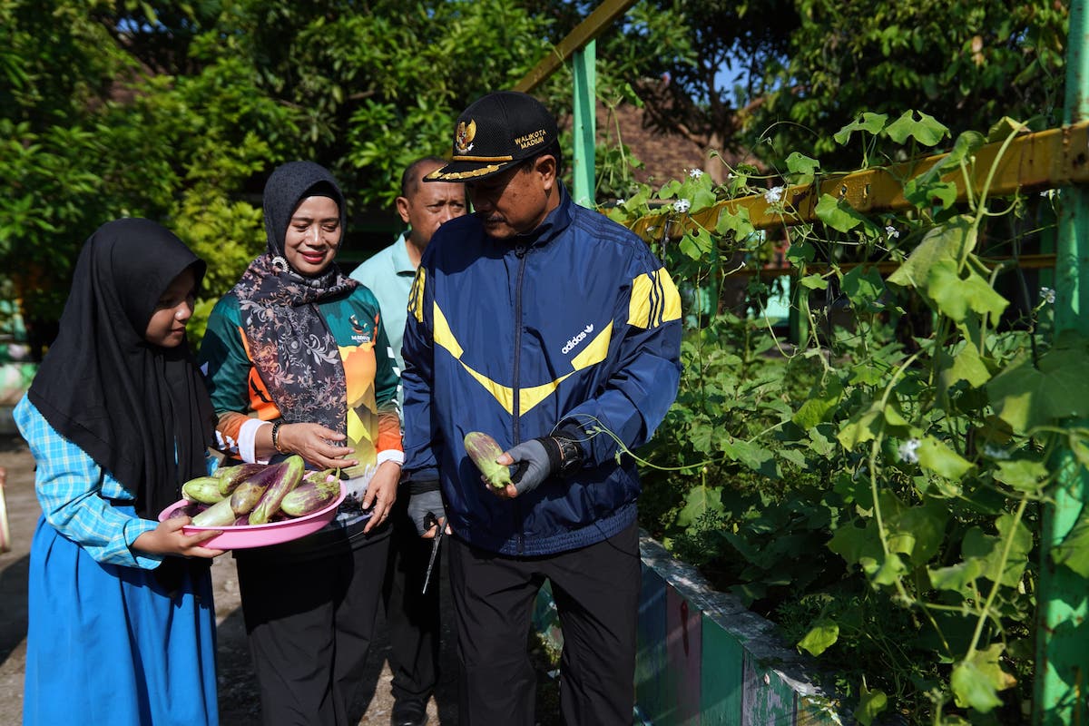 Foto 5 dari 9: Gowes Pagi, Wali Kota Cek Ketahanan Pangan di Sekolah-Sekolah