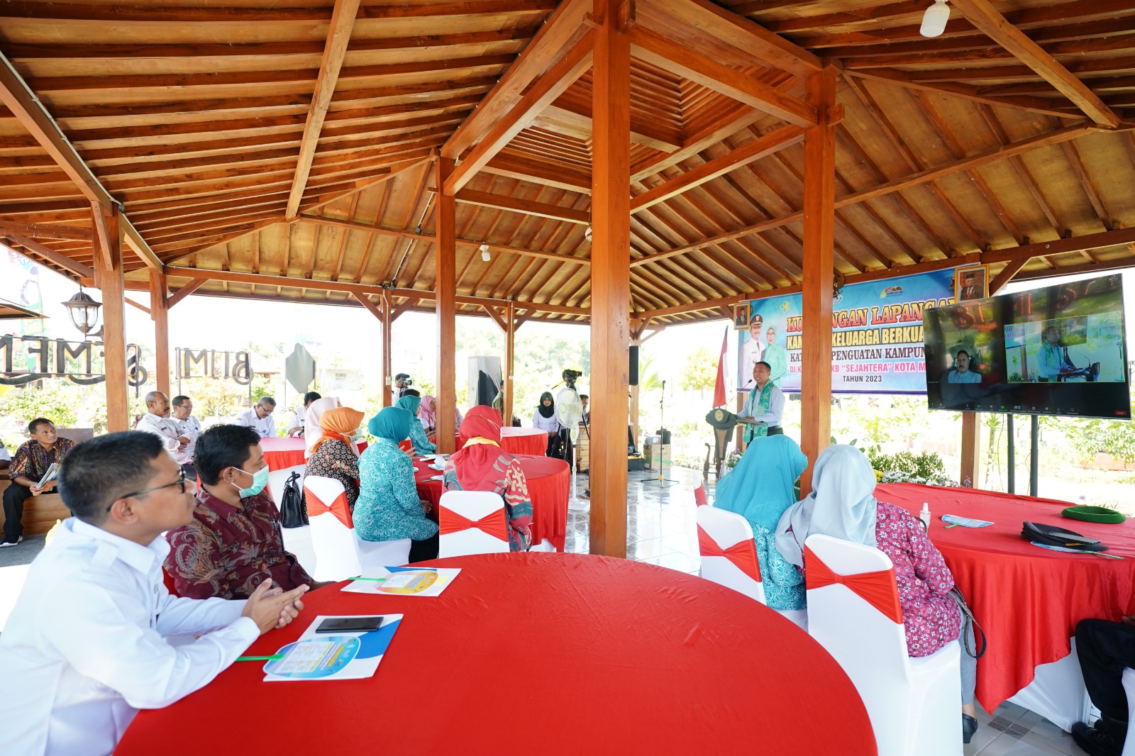 Foto 2 dari 10: Masuk Nominasi Kampung KB Kategori Penguatan, Kelurahan Klegen Terima Tim Juri Kunjungan Lapangan