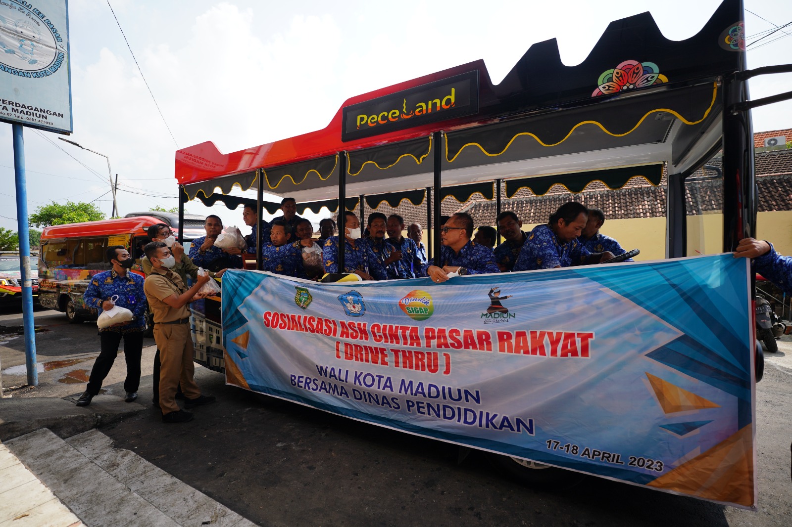 Foto 7 dari 10: Pemkot Madiun Sosialisasikan Belanja Drive Thru Di PBM