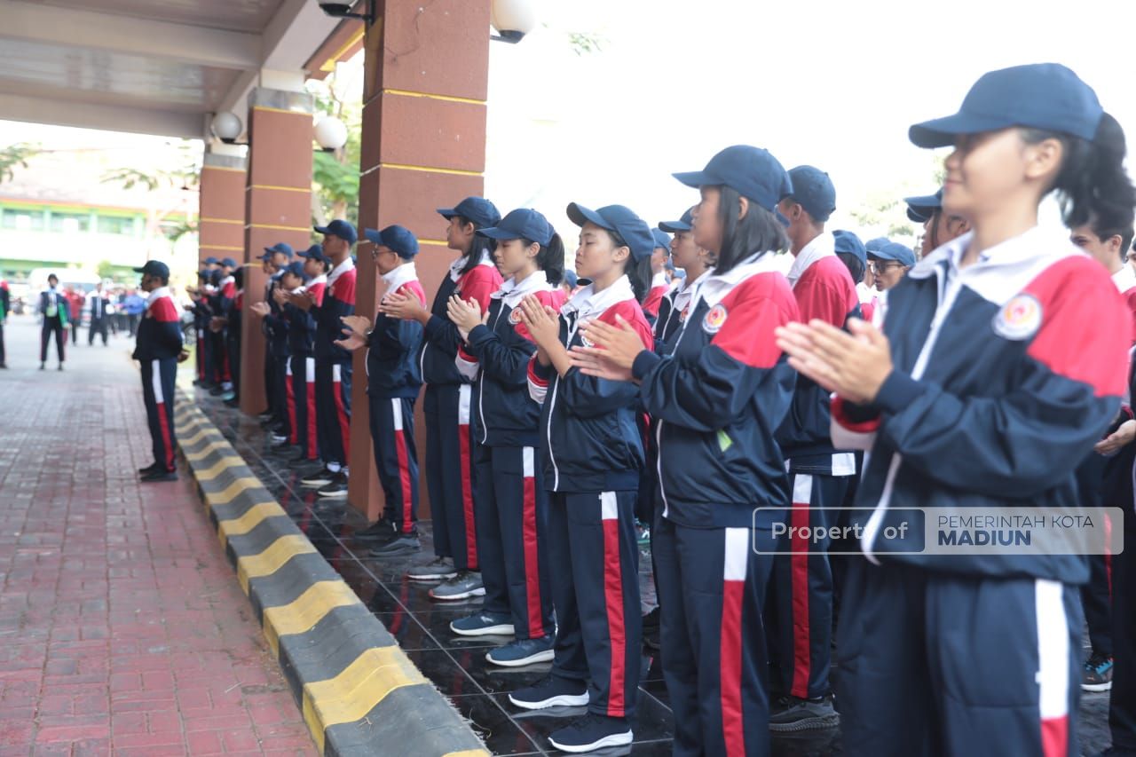 Foto 6 dari 9: Lepas Kontingen Madiun Menuju Porprov VIII Jatim, Wali Kota Targetkan Masuk 10 Besar