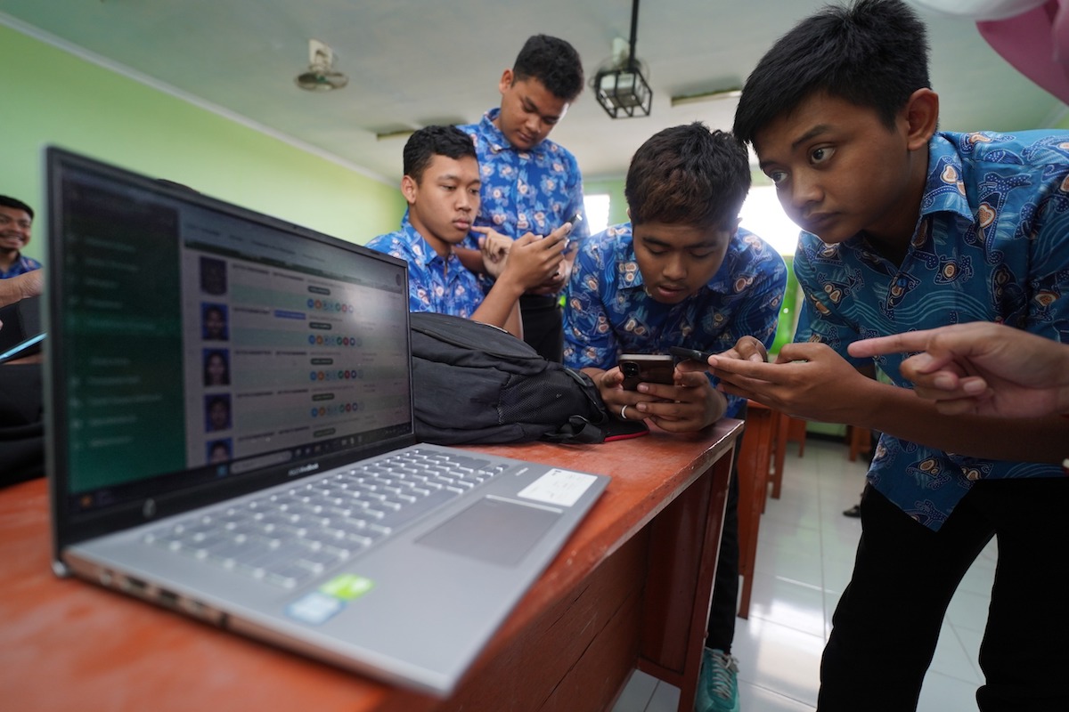 Foto 1 dari 3: Instalasi IKD Sentuh 10 Persen dari Target, Dukcapil Gencarkan Jemput Bola