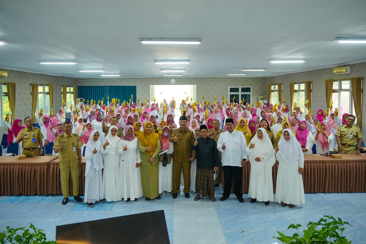Foto 8 dari 8: Hadiri Pengajian Majelis Ta’lim Kecamatan Kartoharjo, Wali Kota Sampaikan Pesan Jaga Kota dengan Doa