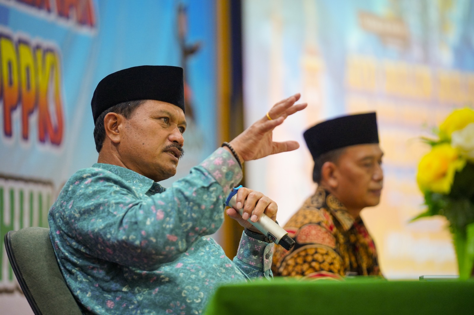 Foto 4 dari 10: Serahkan SK PPPK, Wali Kota Minta Serius dalam Bekerja