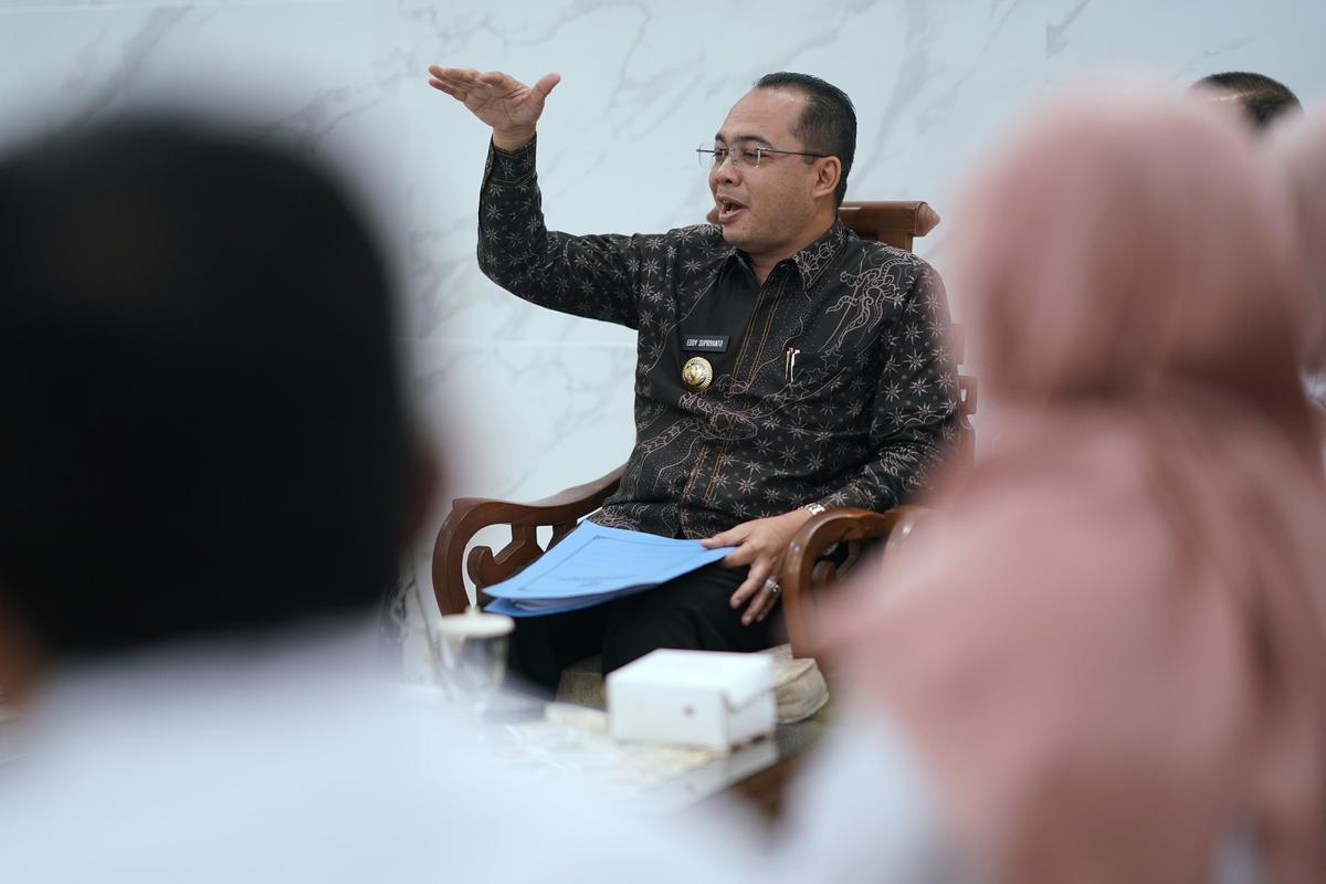 Rapat PPDB, Pj Wali Kota: Kualitas Sekolah di Kota Madiun Sama Baiknya, Masyarakat Tak Perlu Khawatir