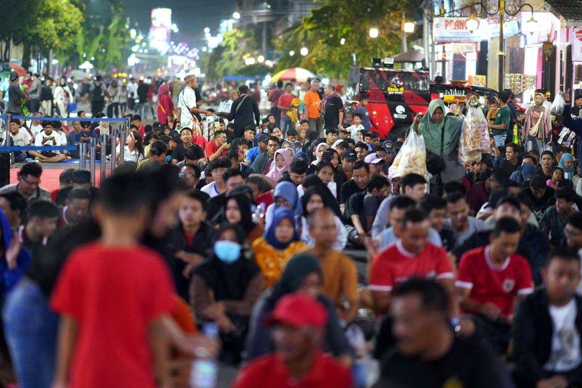 Foto 16 dari 19: Dukungan Tak Pernah Padam, Meski Kembali Menelan Kekalahan