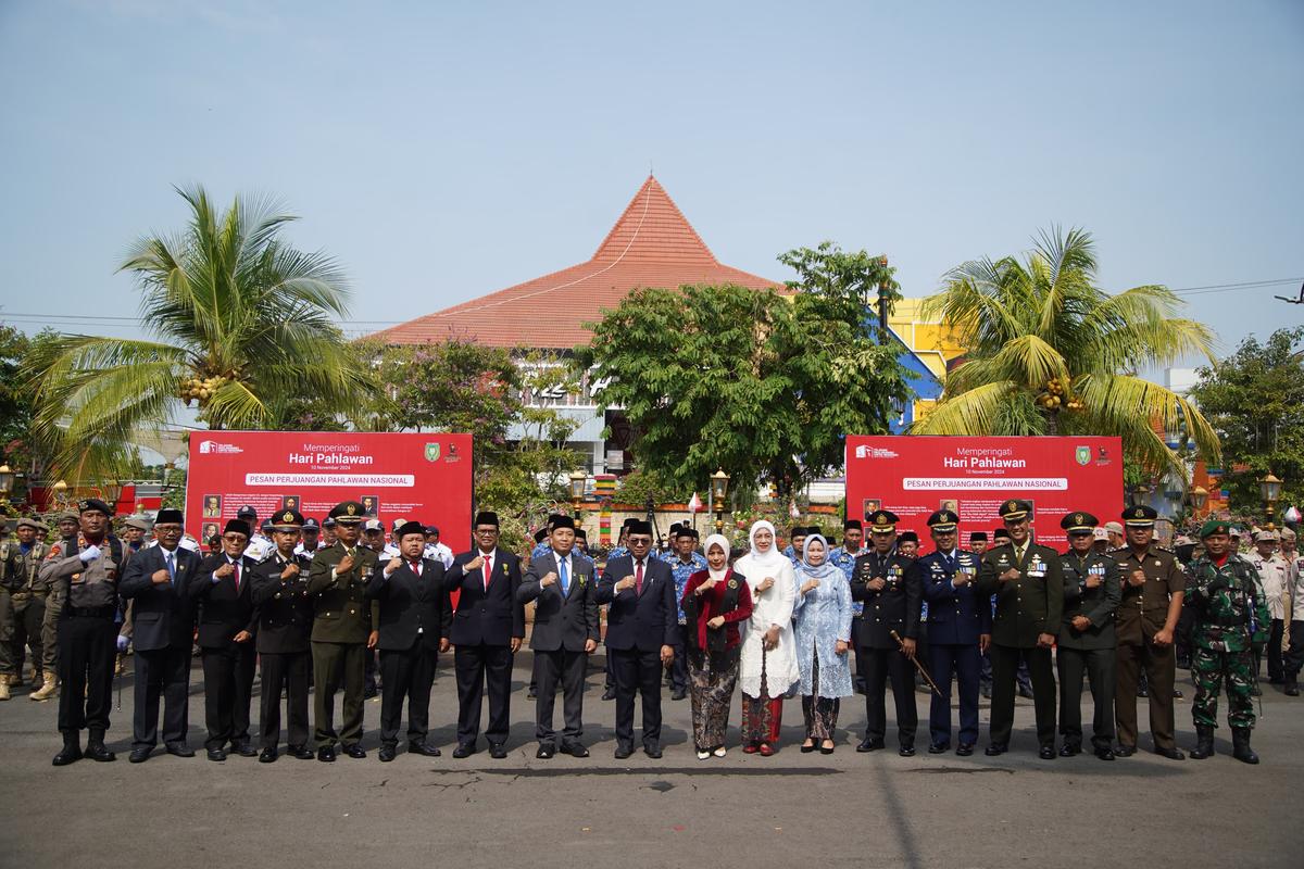 Foto 10 dari 13: Gelar Upacara Peringatan Hari Pahlawan, Pj Wali Kota Harap Jadi Penyemangat Peningkatan Pelayanan Publik Dan Pembangunan