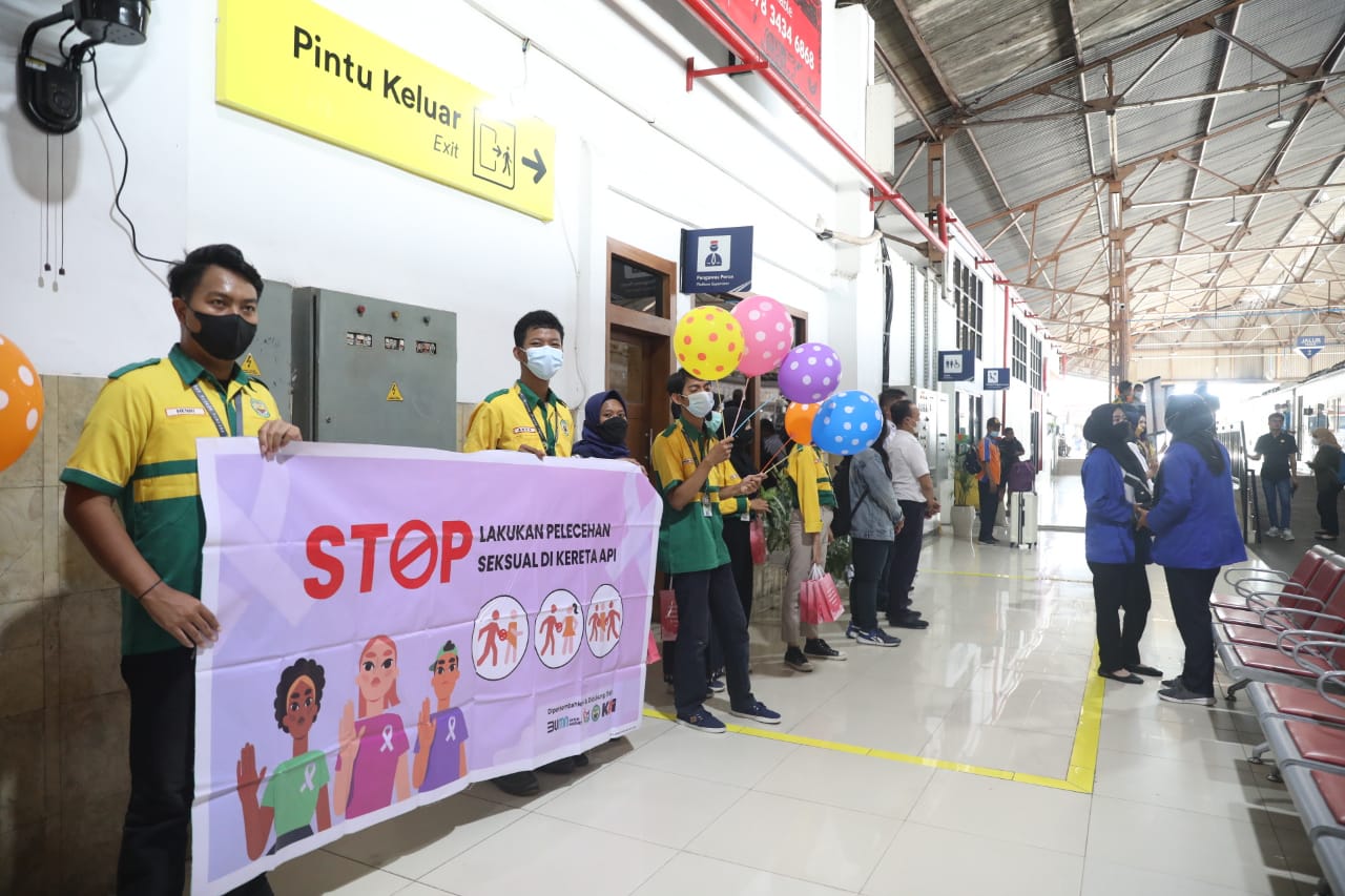 Foto 4 dari 8: Pastikan Penumpang Aman, Daop 7 Madiun Antisipasi Pelecehan Seksual Di Stasiun Dan KA
