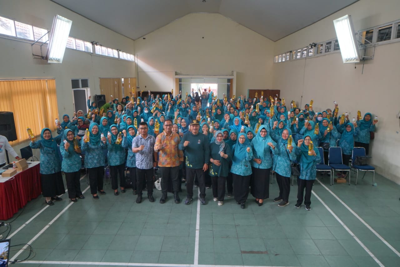 Foto 9 dari 9: Bertemu TP PKK Kelurahan Kejuron, Wali Kota Pesan Perkuat Sinergi